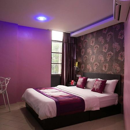 Oyo 176 Hotel Q Inn Petaling Jaya Exteriör bild