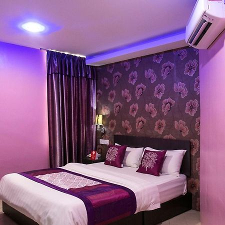Oyo 176 Hotel Q Inn Petaling Jaya Exteriör bild