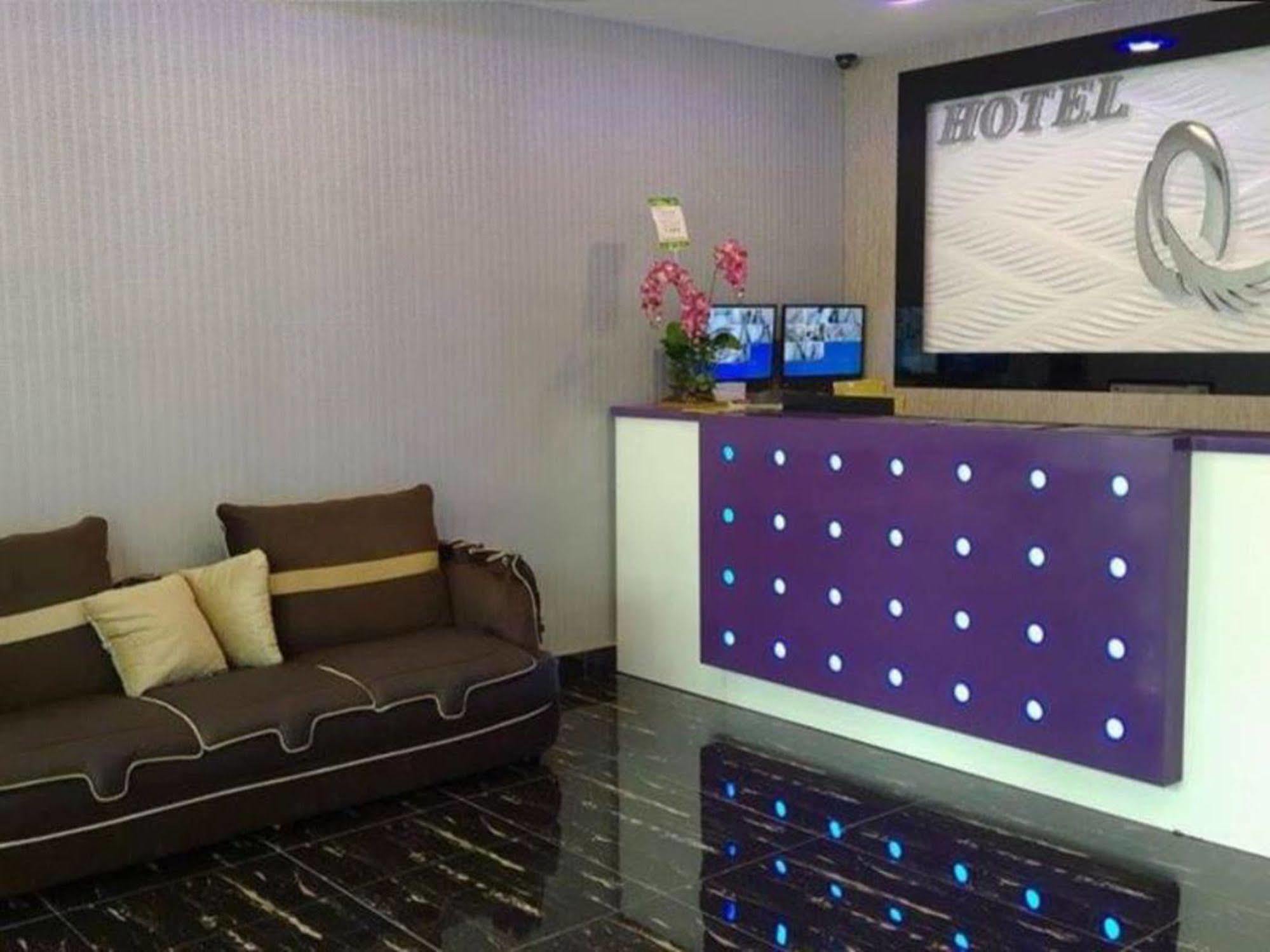 Oyo 176 Hotel Q Inn Petaling Jaya Exteriör bild