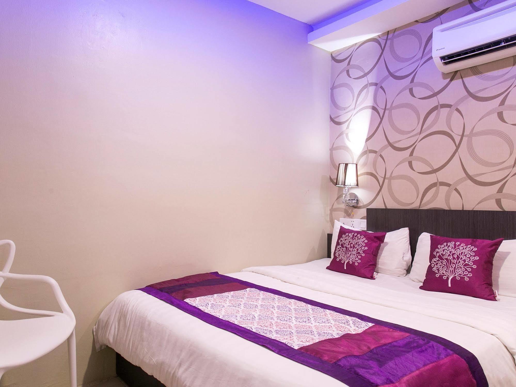Oyo 176 Hotel Q Inn Petaling Jaya Exteriör bild
