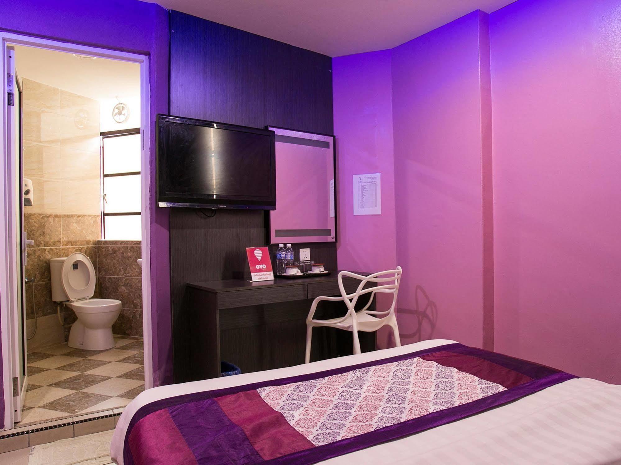 Oyo 176 Hotel Q Inn Petaling Jaya Exteriör bild