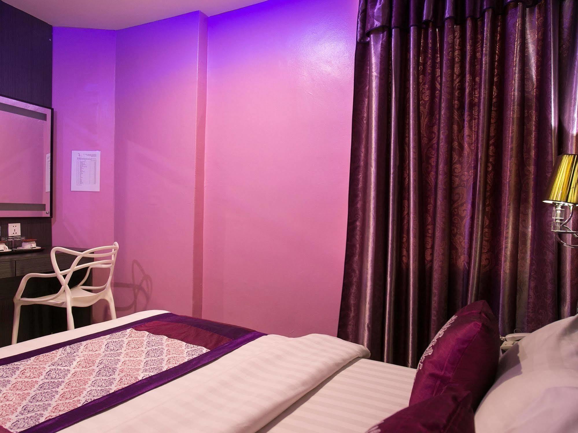 Oyo 176 Hotel Q Inn Petaling Jaya Exteriör bild