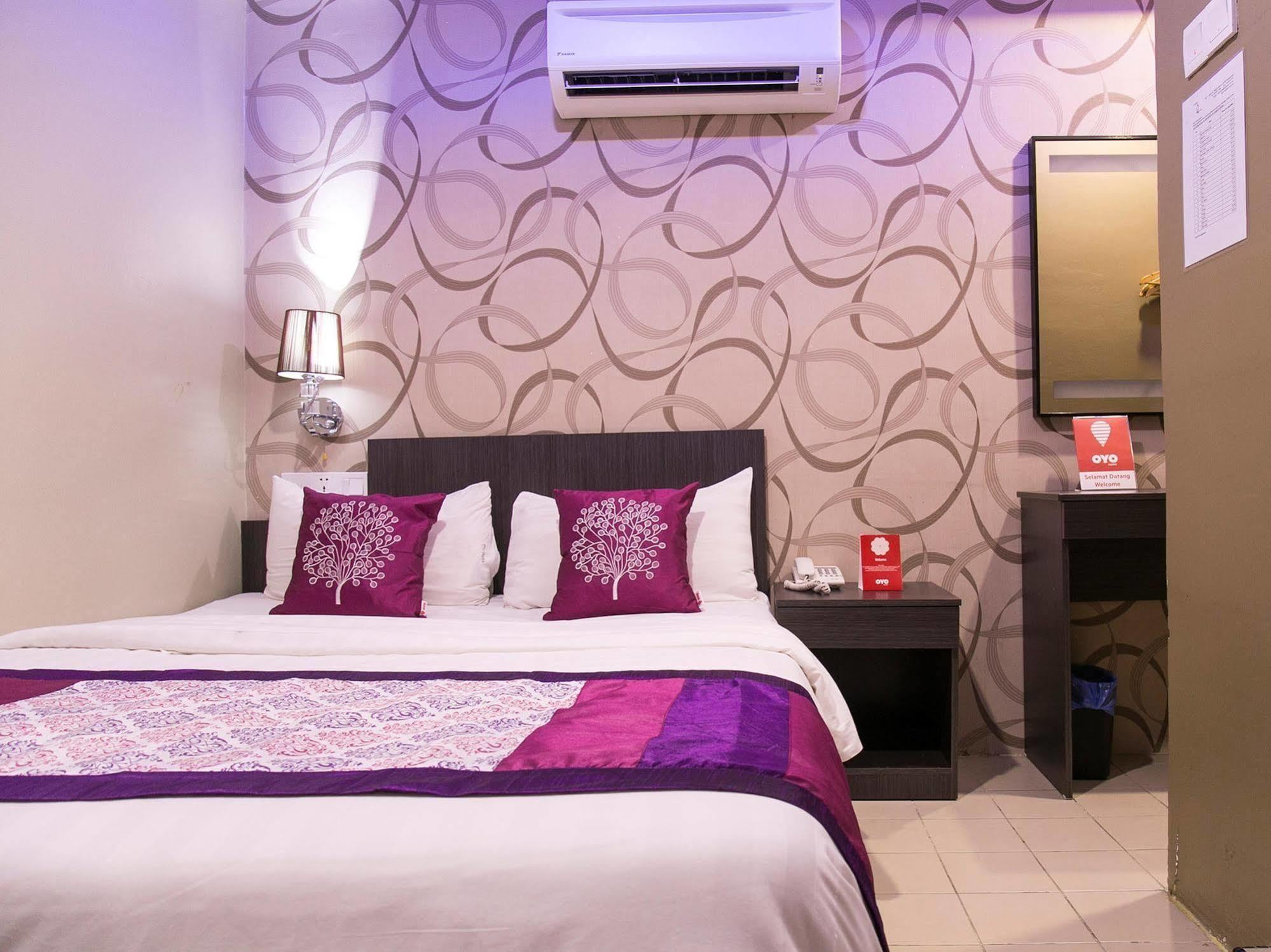 Oyo 176 Hotel Q Inn Petaling Jaya Exteriör bild