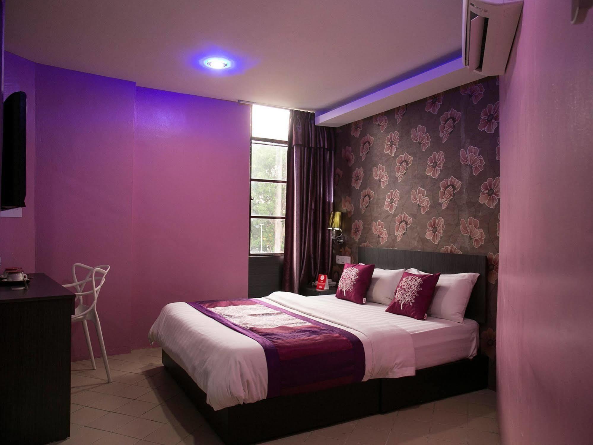 Oyo 176 Hotel Q Inn Petaling Jaya Exteriör bild