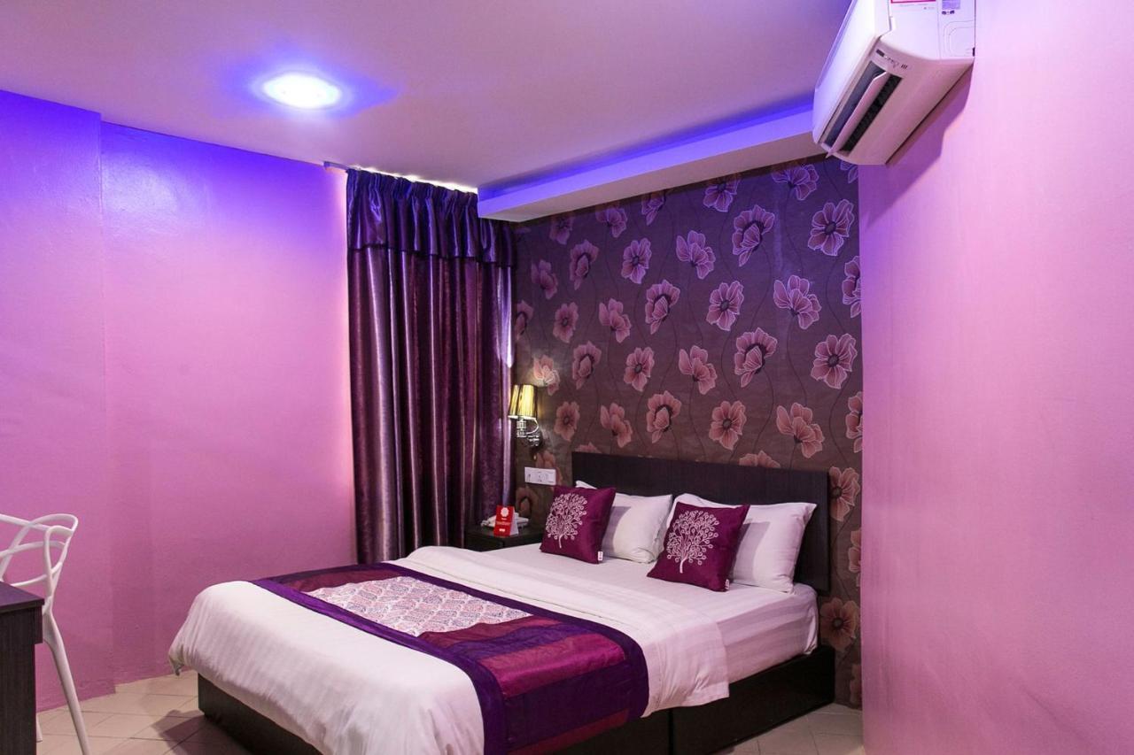 Oyo 176 Hotel Q Inn Petaling Jaya Exteriör bild
