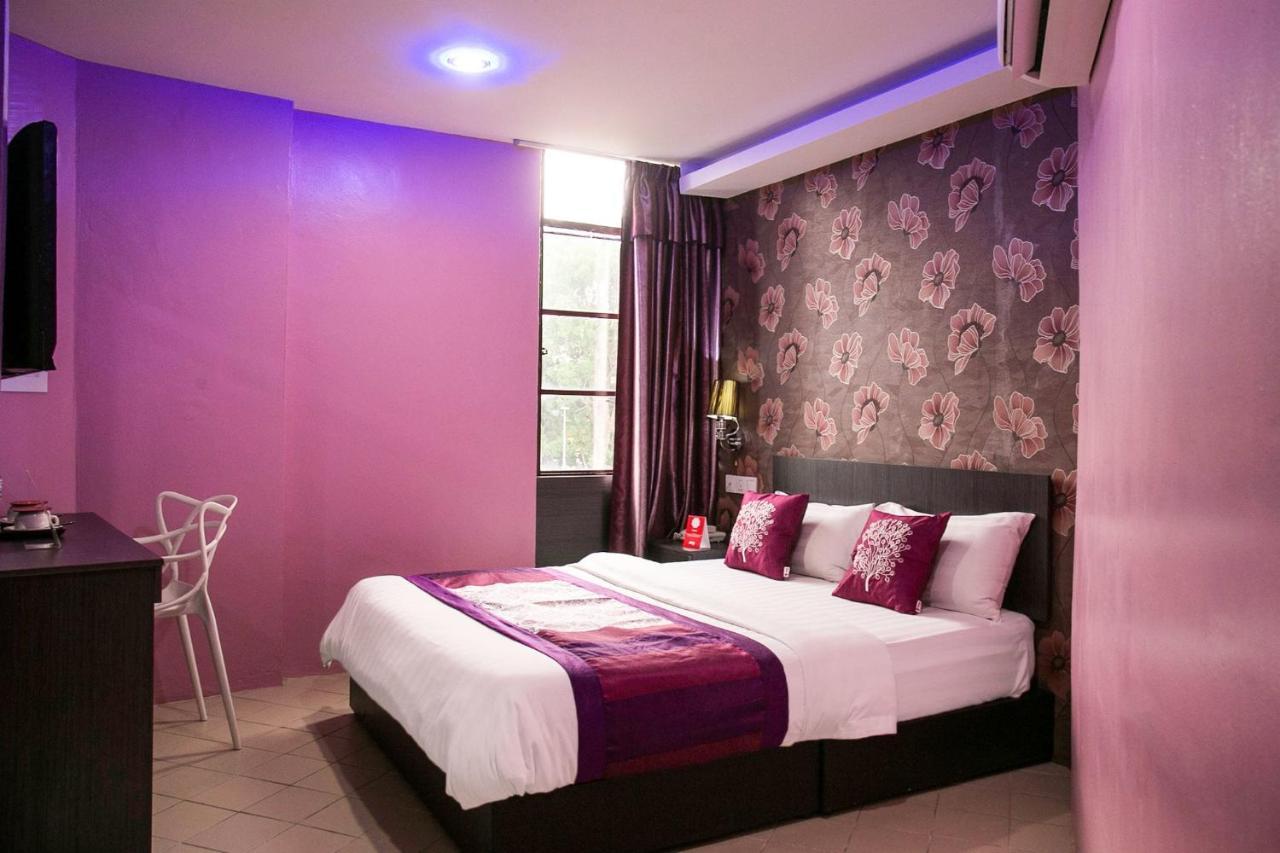 Oyo 176 Hotel Q Inn Petaling Jaya Exteriör bild