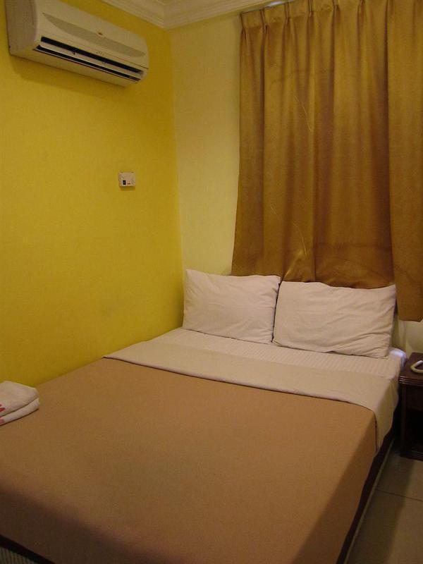 Oyo 176 Hotel Q Inn Petaling Jaya Exteriör bild